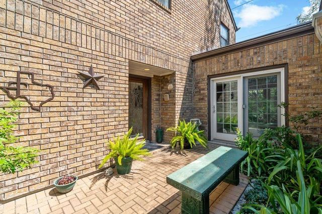 16 Town Oaks Place, Bellaire, TX 77401