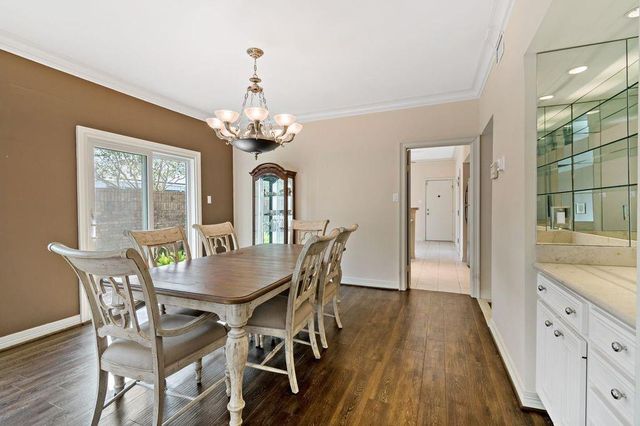 16 Town Oaks Place, Bellaire, TX 77401