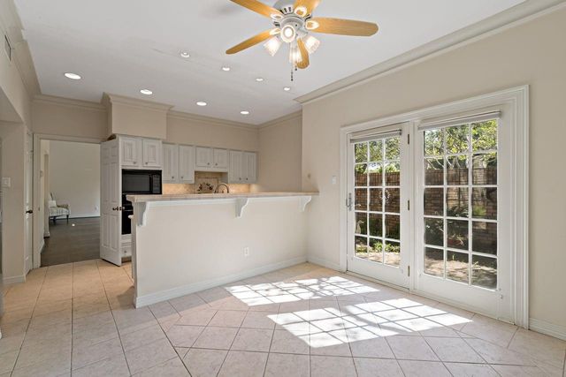 16 Town Oaks Place, Bellaire, TX 77401