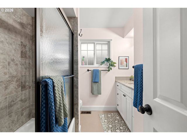 1744 Ne 153RD Pl, Portland, OR 97230