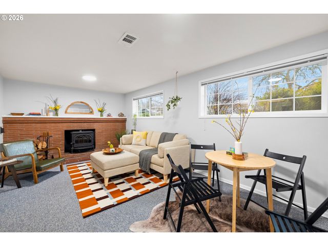 1744 Ne 153RD Pl, Portland, OR 97230