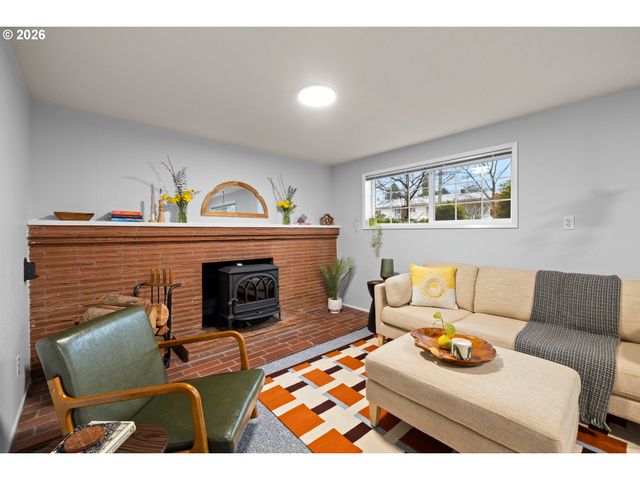 1744 Ne 153RD Pl, Portland, OR 97230