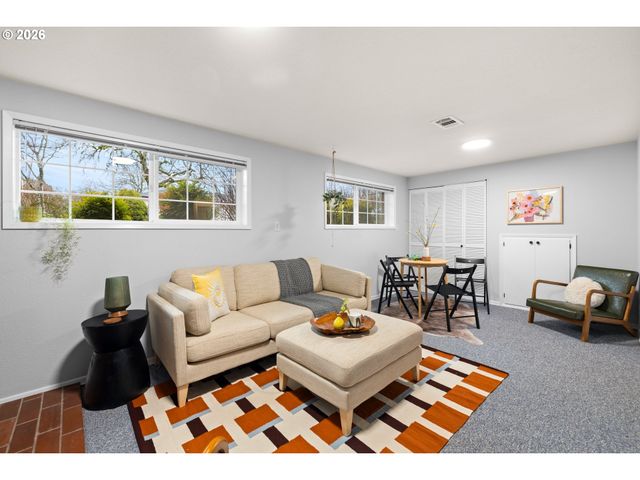 1744 Ne 153RD Pl, Portland, OR 97230