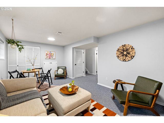 1744 Ne 153RD Pl, Portland, OR 97230