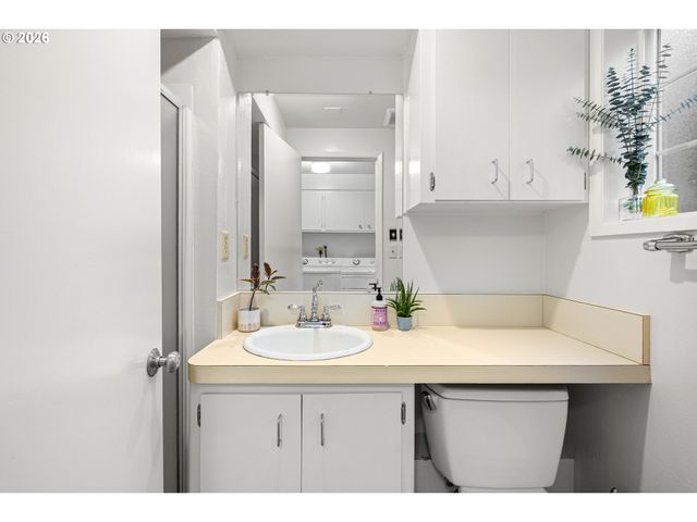 1744 Ne 153RD Pl, Portland, OR 97230