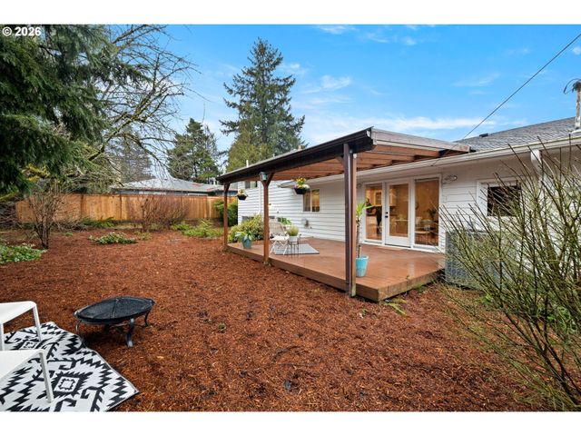 1744 Ne 153RD Pl, Portland, OR 97230