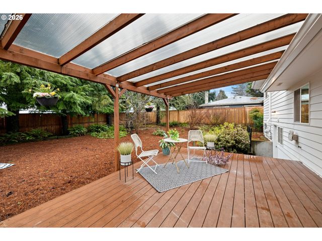 1744 Ne 153RD Pl, Portland, OR 97230