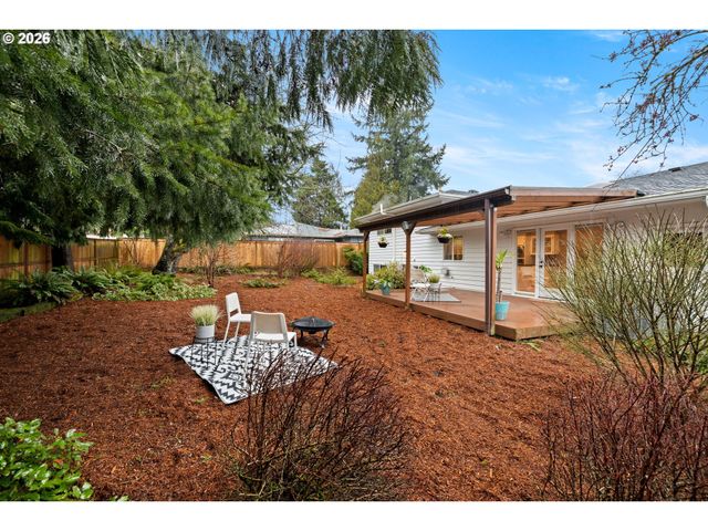 1744 Ne 153RD Pl, Portland, OR 97230