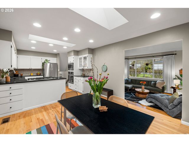 1744 Ne 153RD Pl, Portland, OR 97230