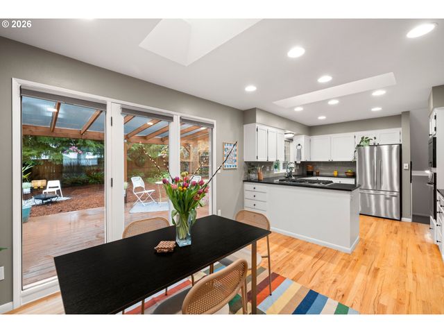 1744 Ne 153RD Pl, Portland, OR 97230