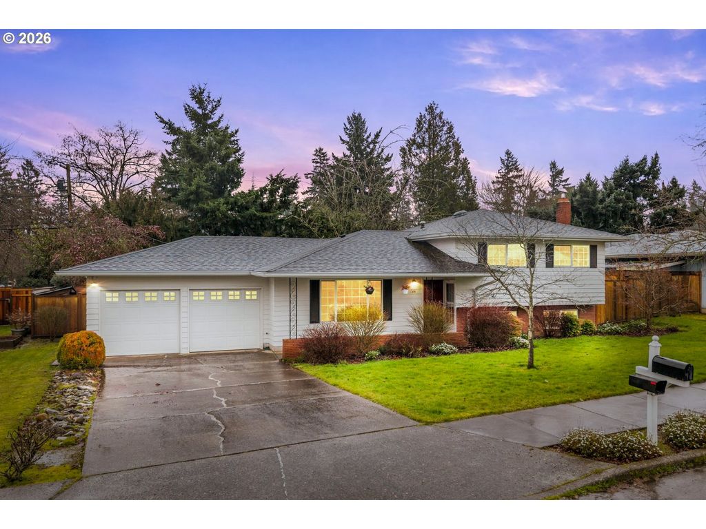 1744 Ne 153RD Pl, Portland, OR 97230