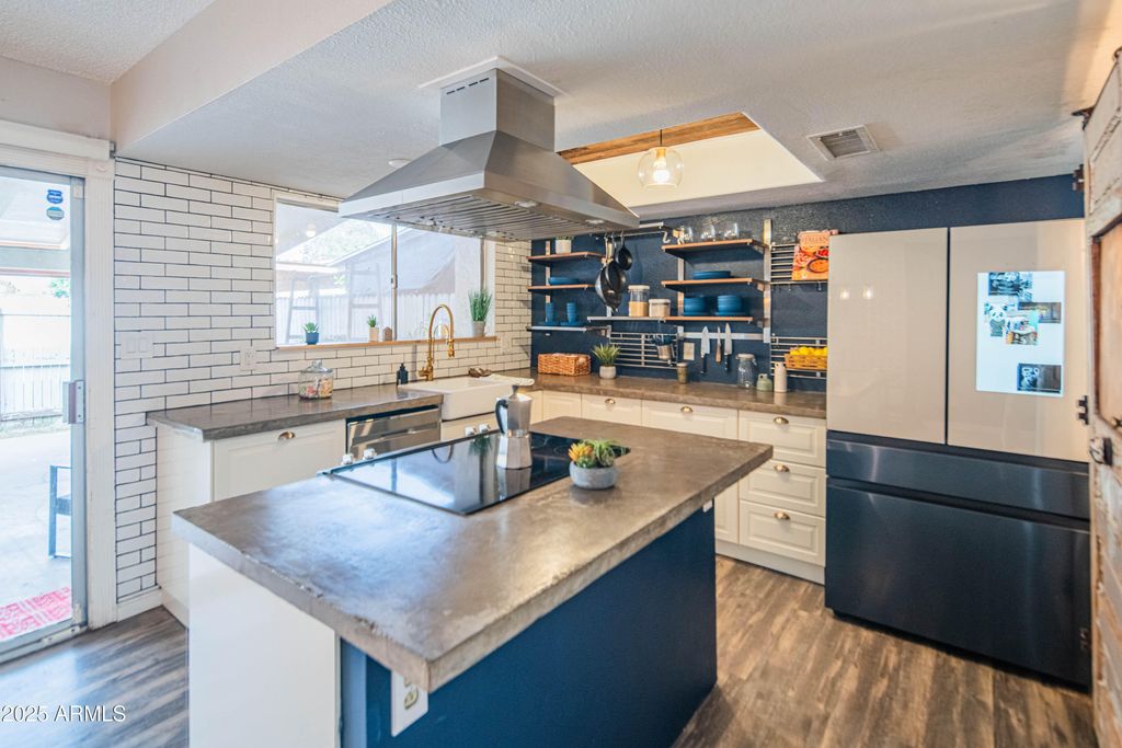 3203 W ROYAL PALM Road, Phoenix, AZ 85051