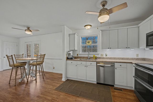 424 Eisenhower Dr, Ashland City, TN 37015