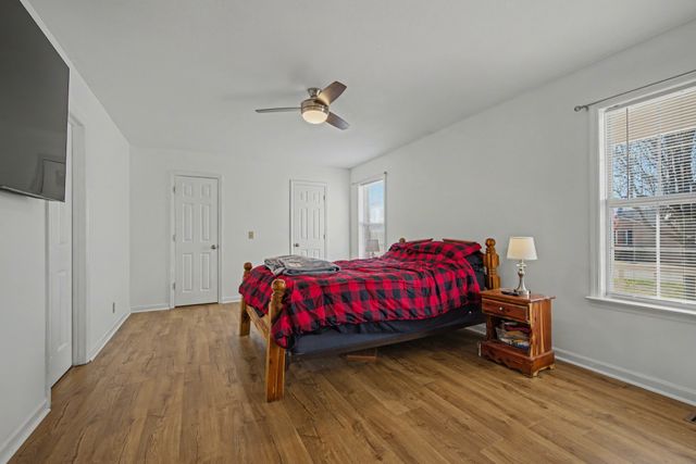 424 Eisenhower Dr, Ashland City, TN 37015