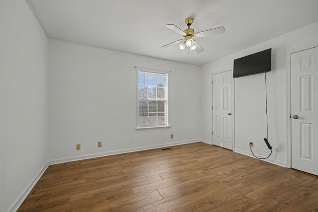 424 Eisenhower Dr, Ashland City, TN 37015