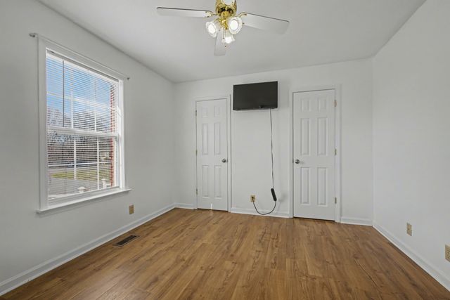 424 Eisenhower Dr, Ashland City, TN 37015