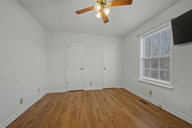 424 Eisenhower Dr, Ashland City, TN 37015