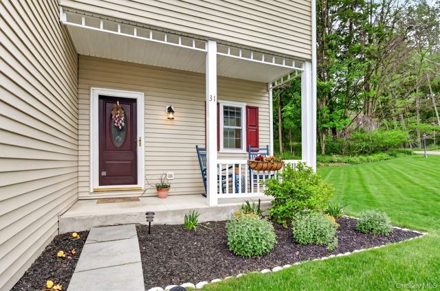 31 Bridgewater Way, Poughkeepsie, NY 12601