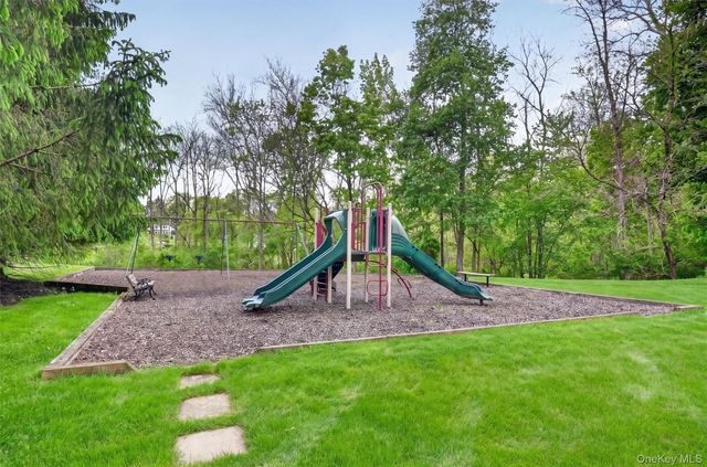 31 Bridgewater Way, Poughkeepsie, NY 12601