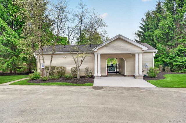 31 Bridgewater Way, Poughkeepsie, NY 12601