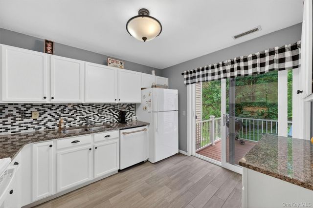 31 Bridgewater Way, Poughkeepsie, NY 12601