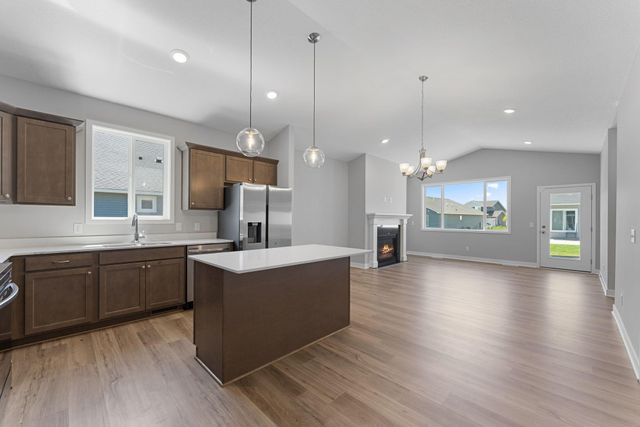 2120 Ridgepointe Drive, Hastings, MN 55033
