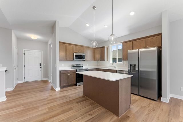 2120 Ridgepointe Drive, Hastings, MN 55033