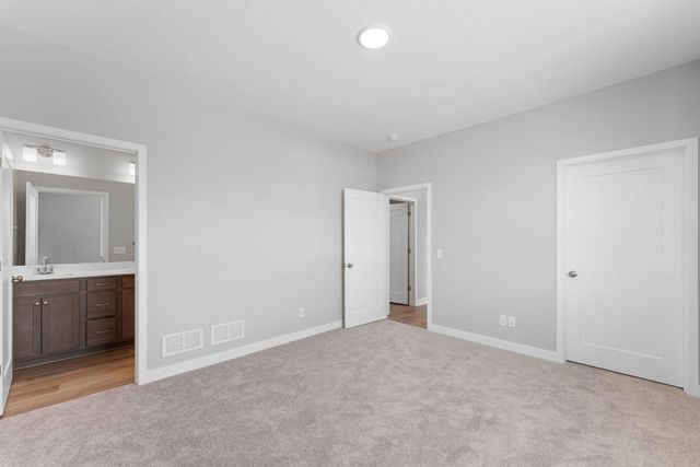 2120 Ridgepointe Drive, Hastings, MN 55033
