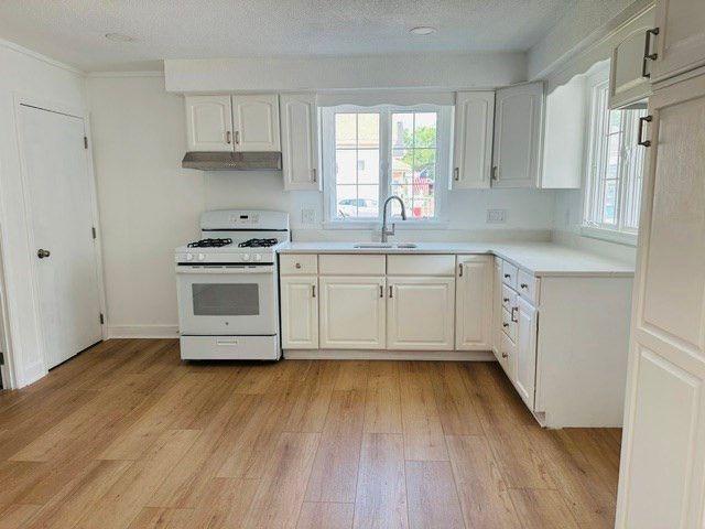 159 Ludlam St, Lowell, MA 01850