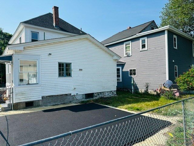 159 Ludlam St, Lowell, MA 01850