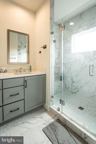 5207 RIDGEVIEW RETREAT DR, Chantilly, VA 20151