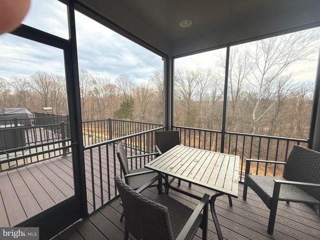 5207 RIDGEVIEW RETREAT DR, Chantilly, VA 20151