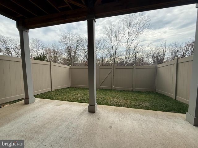 5207 RIDGEVIEW RETREAT DR, Chantilly, VA 20151