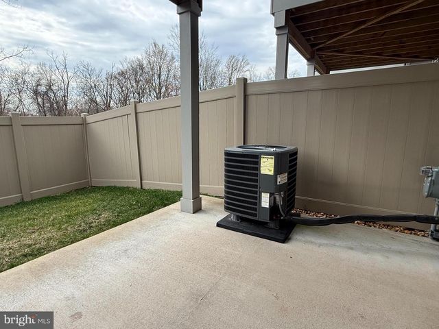 5207 RIDGEVIEW RETREAT DR, Chantilly, VA 20151