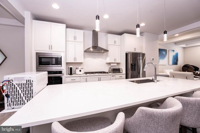 5207 RIDGEVIEW RETREAT DR, Chantilly, VA 20151