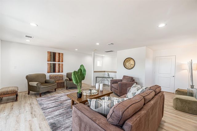 15000 S Richmond Avenue 5, Houston, TX 77082