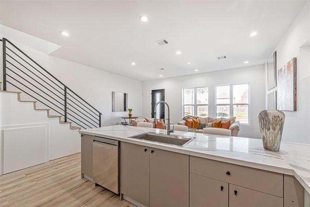 15000 S Richmond Avenue 5, Houston, TX 77082