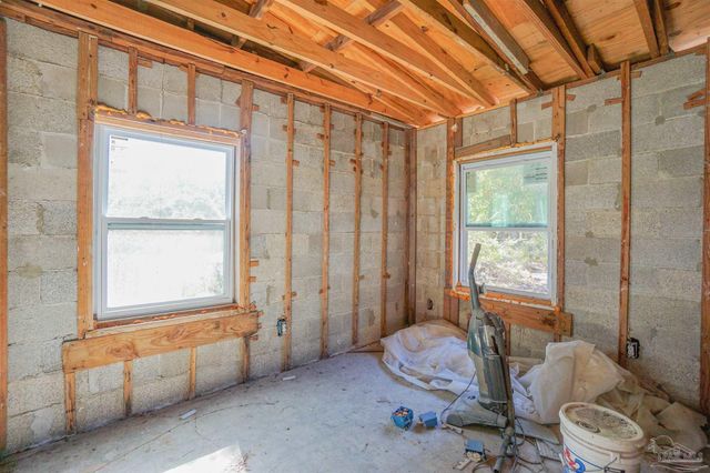 8 Union Ct, Pensacola, FL 32506