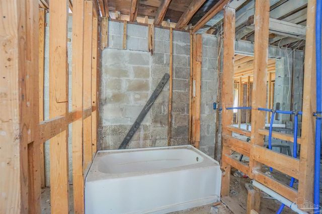 8 Union Ct, Pensacola, FL 32506