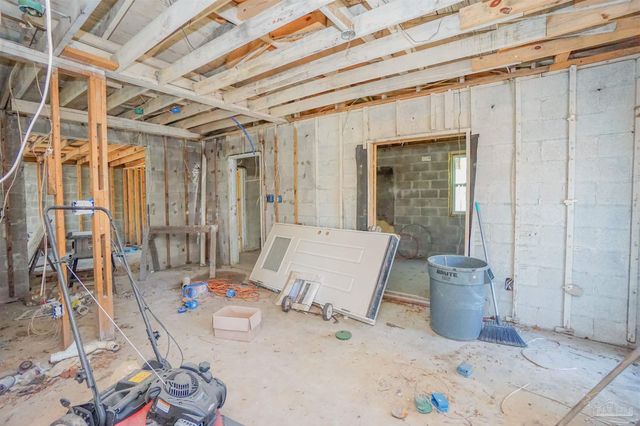 8 Union Ct, Pensacola, FL 32506