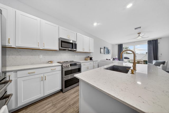 656 SE Lake Falls Street, Port St. Lucie, Port St Lucie, FL 34984