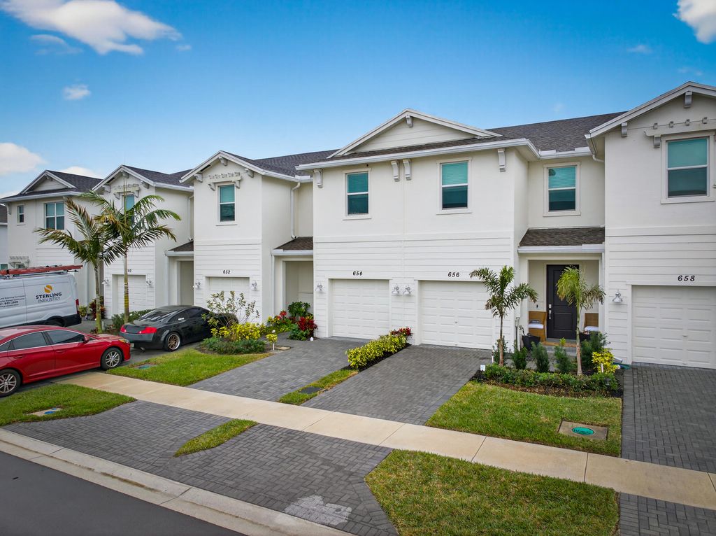 656 SE Lake Falls Street, Port St. Lucie, Port St Lucie, FL 34984