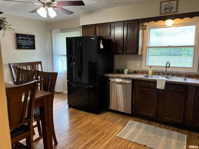 810 PROGRESS Street, Metamora, IL 61548
