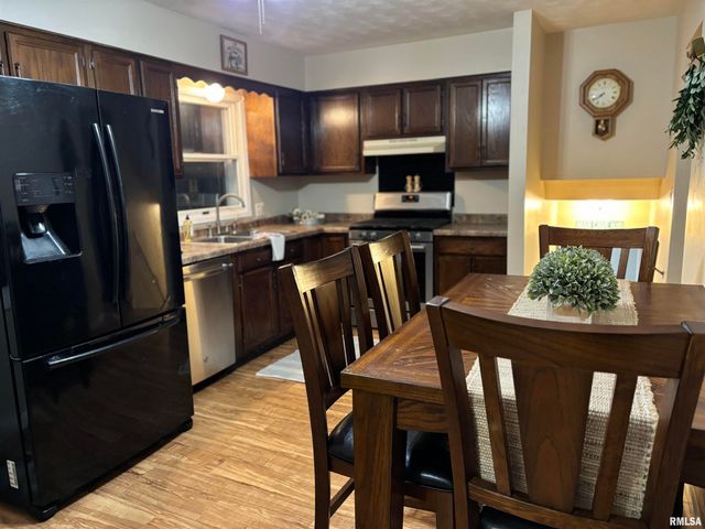 810 PROGRESS Street, Metamora, IL 61548