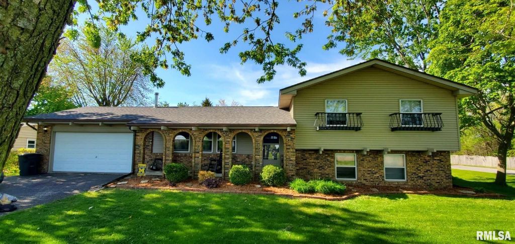 810 PROGRESS Street, Metamora, IL 61548