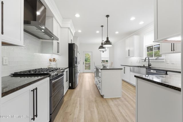 2750 ST JOHNS Avenue, Jacksonville, FL 32205