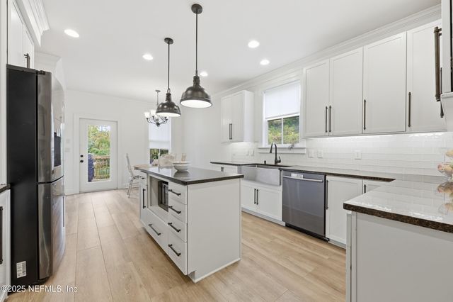 2750 ST JOHNS Avenue, Jacksonville, FL 32205