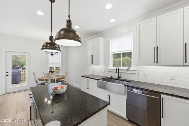 2750 ST JOHNS Avenue, Jacksonville, FL 32205