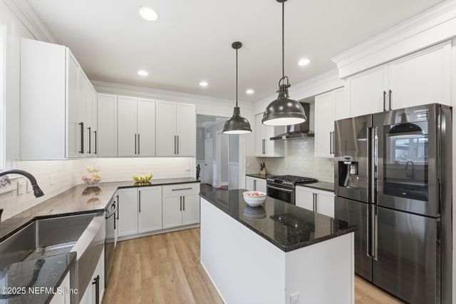 2750 ST JOHNS Avenue, Jacksonville, FL 32205