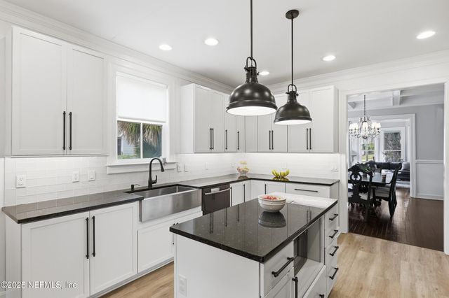 2750 ST JOHNS Avenue, Jacksonville, FL 32205